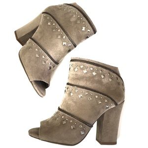 💕Jessica Simpson Midara Studded Peep Toe Booties